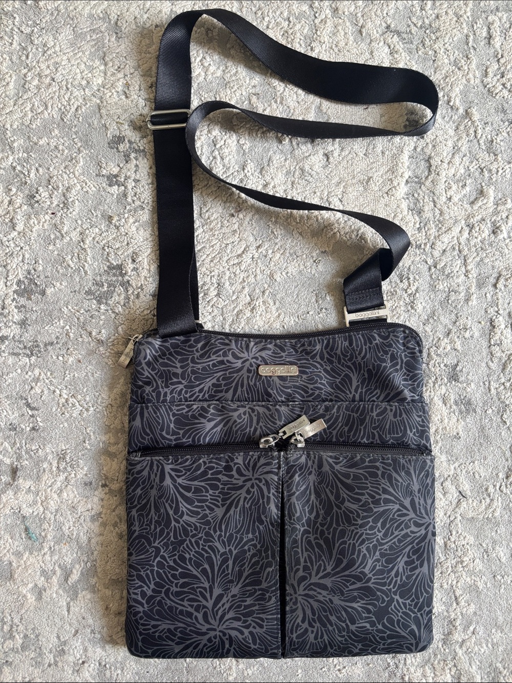 Baggallini Black Floral-Print Crossbody Bag includes wallet see pics
